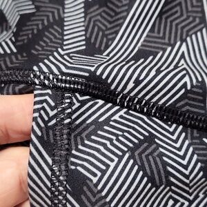 Gottex 3 dimensional pattern leggings XS black and grey